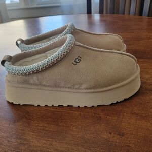 UGG Tazz II Platform Sand Beige Slip-On Clogs Size 8 Tasman